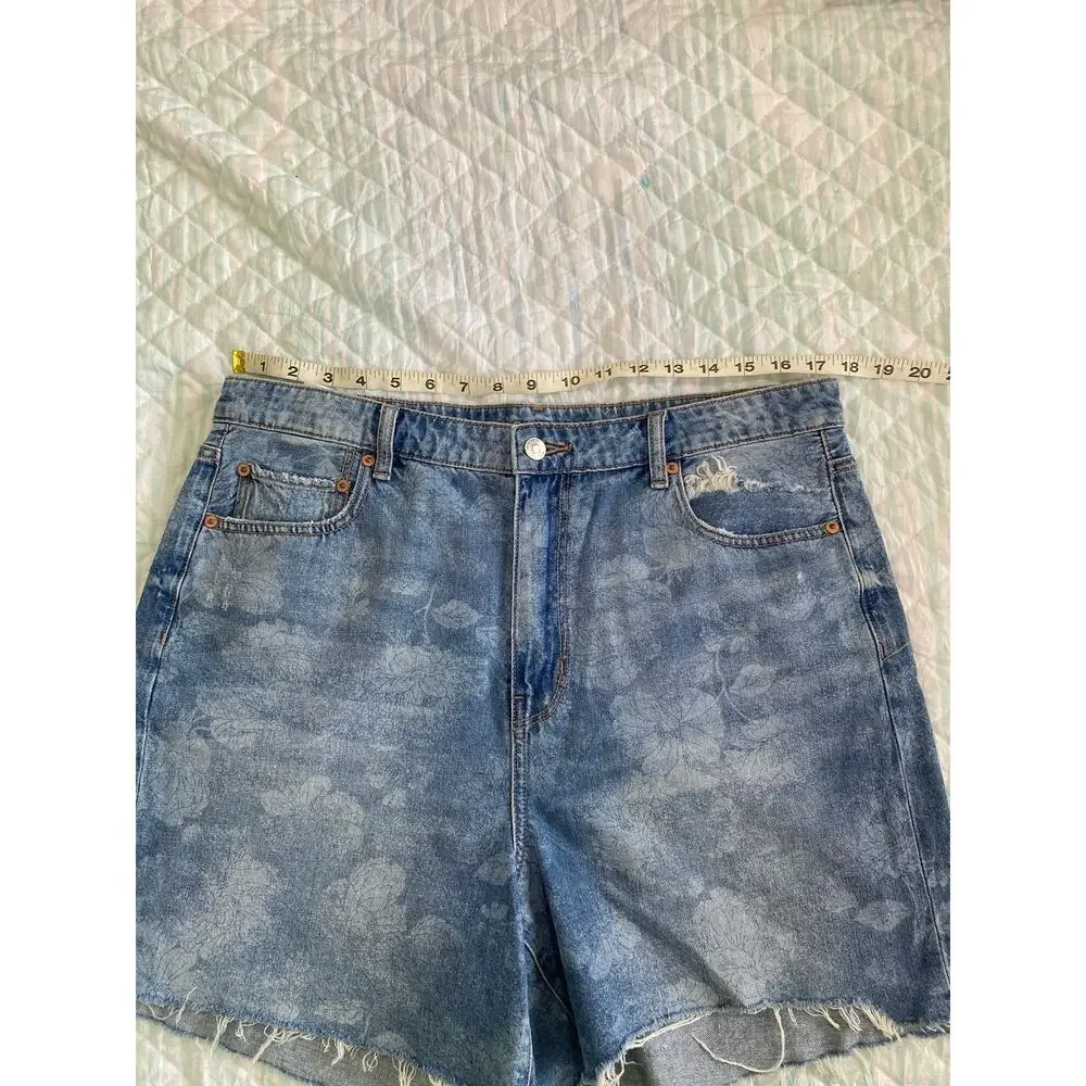 American eagle Women's High Waisted Denim Shorts Size 14